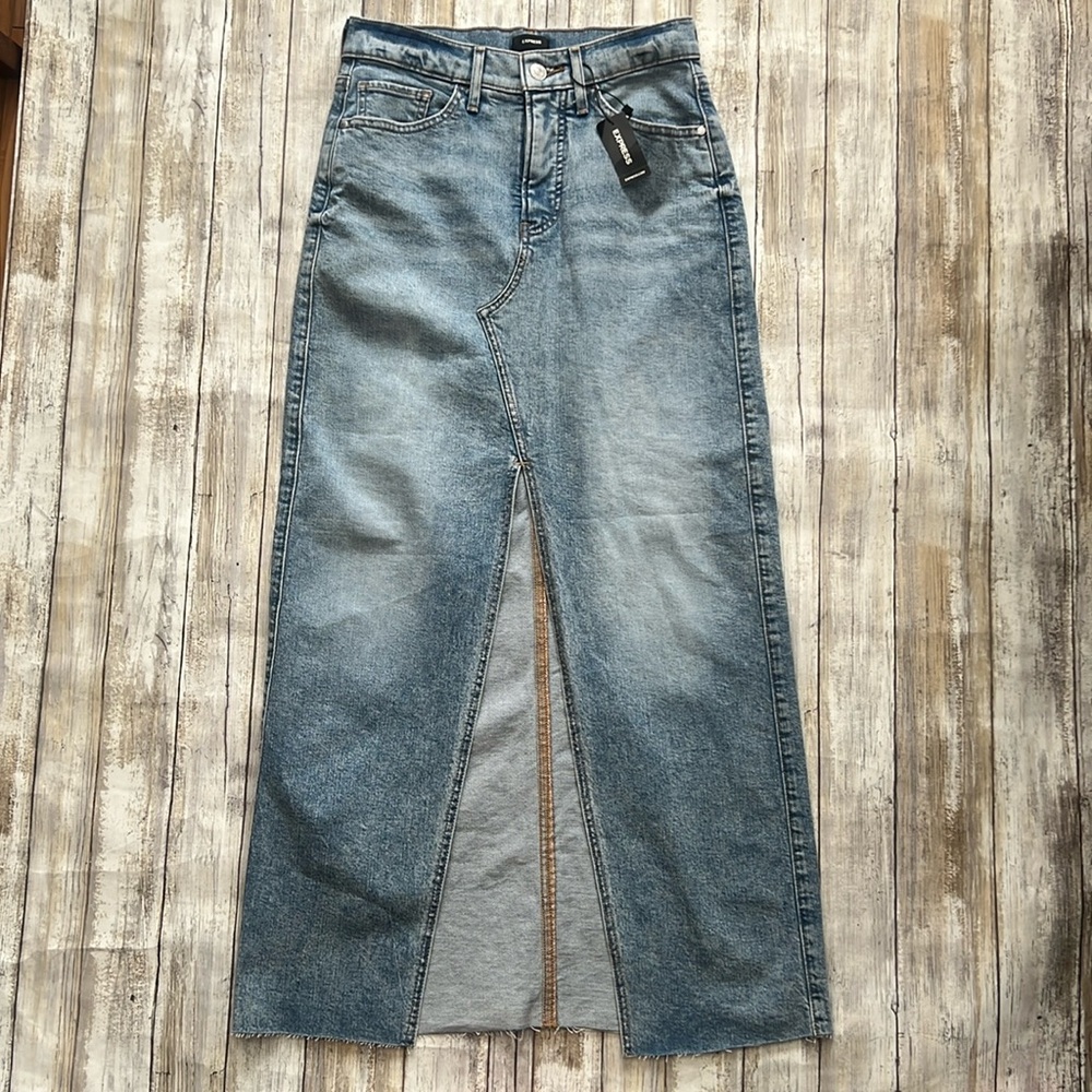 Express NWT Front Slit Raw Hem Denim Skirt Sz 0